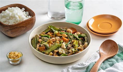 Best Pinakbet with Chicharon Recipe .